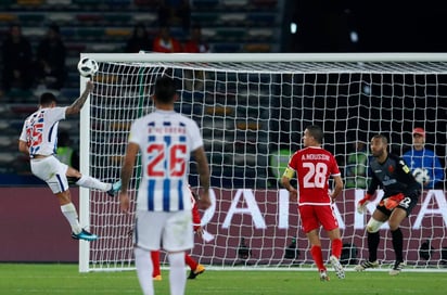 Víctor Guzmán anotó el único gol del encuentro en un cabezazo. Pachuca avanza en Mundial de Clubes