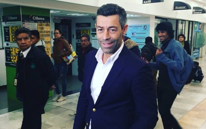 Pedro Caixinha llegó ayer a la Ciudad de México, donde el lunes será presentado en La Noria como técnico del Cruz Azul. Caixinha se reporta para asumir el reto