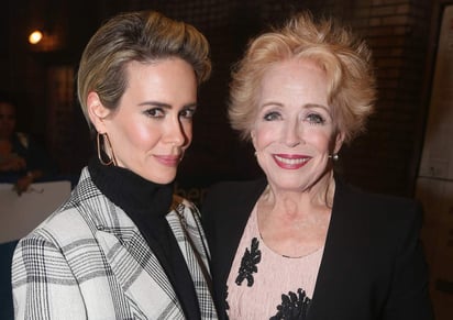 Romance. La actriz Sarah Paulson mantiene una relación amorosa con la actriz Holland Taylor, 32 años más que ella.