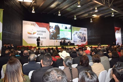 El evento tuvo lugar ayer al medio día, en el Gimnasio Municipal, al que asistieron cientos de personas de varios sectores, así como invitados especiales. (EL SIGLO DE TORREÓN)