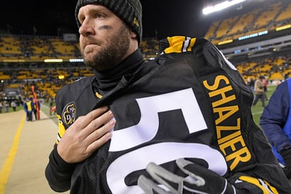 Los jugadores de los Steelers dedicaron la victoria del domingo ante Ravens a Ryan Shazier, que sufrió una dura lesión ante Bengals. (AP)