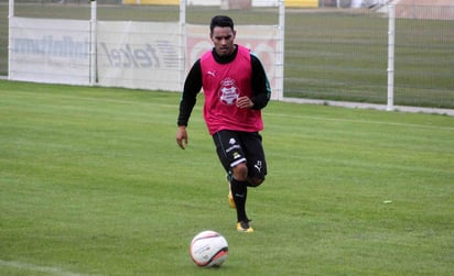 José Juan Vázquez durante el entrenamiento de ayer. (Cortesía Santos)