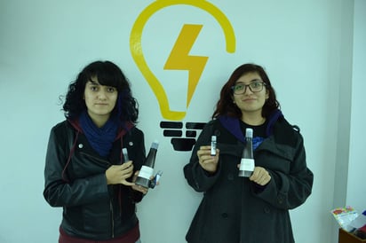 Expo Ciencias. Diana y Raquel Quiroz Casillas son las laguneras que ganaron el premio. (EL SIGLO DE TORREÓN/FERNANDO COMPEÁN)