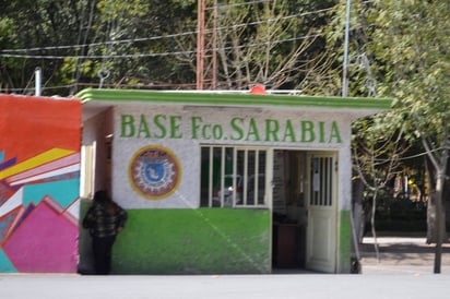 Cierre del año. Taxistas de la base Sarabia de Lerdo esperan cerrar con aumento de trabajo. (EL SIGLO DE TORREÓN)