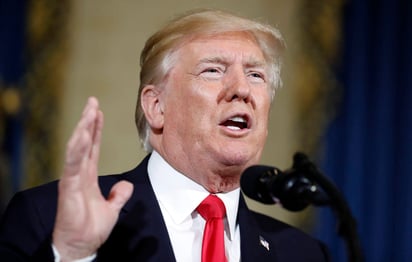 En declaraciones a la prensa en la Casa Blanca, Trump pidió al Congreso que 'inmediatamente' acabe con lo que llamó 'cadena migratoria' que permite a los estadounidenses reclamar a su familia en el extranjero y también con la lotería de visados, a la que se postulan los nacionales de países con pocos inmigrantes en EU. (AP)