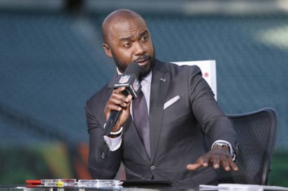 Los exjugadores Marshall Faulk, Ike Taylor y Heath Evans fueron suspendidos en NFL Network, mientras se investiga una demanda de acoso sexual de la exestilista Jami Cantor. (Archivo)