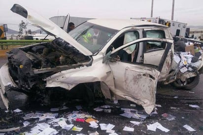 Tragedia. Se trasladaba en una camioneta blanca Dodge Ram, la cual quedó destrozada tras el impacto.