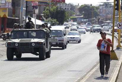 El 59 % de los mexicanos apoya que los militares participen legalmente y de manera continua en la seguridad pública, reveló un sondeo divulgado. (ARCHIVO)