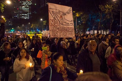 Rechazan. Jóvenes laguneros s están en contra de la Ley de Seguridad Interior. (AGENCIAS)