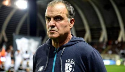 Bielsa estaba suspendido desde mediados de noviembre, tras abandonar al equipo en medio de una disputa con la dirigencia. (TWITTER)