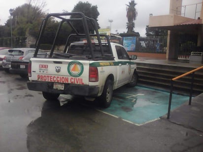 En la imagen, se aprecian otros espacios libres cercanos a la puerta de acceso del complejo deportivo. (EL SIGLO DE TORREÓN)