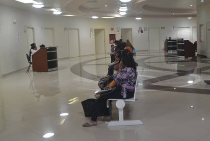 Defunción. La mujer que murió en el Hospital General de Torreón ya tenía los nueve meses de embarazo. Era su cuarto parto. (ANGÉLICA SANDOVAL)