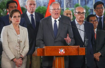 'La Constitución y la democracia están bajo ataque. Estamos bajo un golpe bajo el disfraz de interpretaciones legales supuestamente legítimas', enfatizó Kuczynsk. (ARCHIVO)