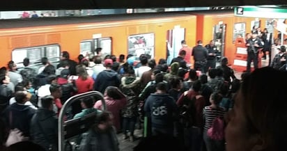 Un testigo de los hechos informó que cuatro hombres ingresaron juntos a las instalaciones del Metro e iniciaron una riña. Uno de ellos sacó una pistola y disparó contra la víctima. Después, el agresor y dos de sus acompañantes escaparon del lugar. (ARCHIVO)