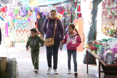 Extienden permiso. El mercadito navideño de Lerdo permanecerá unos días más por petición especial para mejorar ventas.