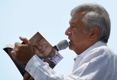 En el acto de arranque de precampañas de los candidatos de Morena en Tabasco, López Obrador reiteró su crítica a las pensiones que reciben los ex presidentes de México, 