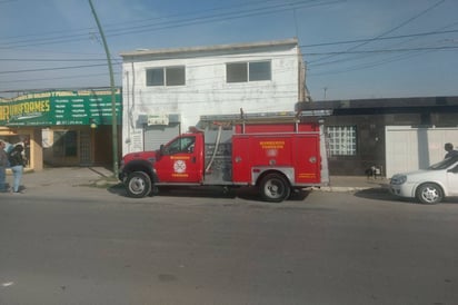 Atención. Personal del departamento de Protección Civil y elementos de Bomberos se encargaron de atender el reporte. (EL SIGLO DE TORREÓN) 