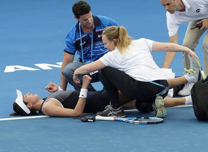 Garbiñe Muguruza tuvo que abandonar el torneo de Brisbane por intensos calambres. (AP)