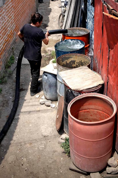 El director del Sistema de Aguas de la Ciudad de México, Ramón Aguirre, anunció que este jueves comenzará a normalizarse el servicio de agua, aunque será hasta el sábado cuando se restablezca en su totalidad en las 13 demarcaciones afectadas. (EL UNIVERSAL)