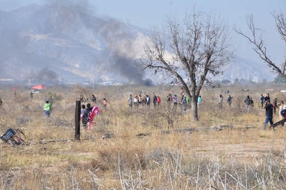 Desde el martes 2 de enero, apenas un día después de la toma de protesta del panista Jorge Zermeño como alcalde, más de 400 familias comenzaron a llegar a los terrenos industriales para ocuparlos, liderados, según dijeron, por personas identificadas con el PRI. (FERNANDO COMPEÁN) 