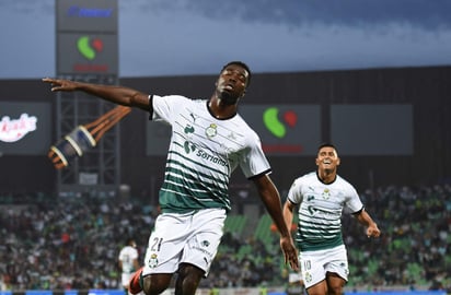 Djaniny Tavares se lució con un hat-trick en el debut de Santos. (JESÚS GALINDO)