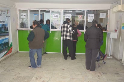 Agua. Hay personas que no cumplen con el pago de su recibo en el Sapal, pero de igual manera se quejan por fallas en el servicio. (EL SIGLO DE TORREÓN)