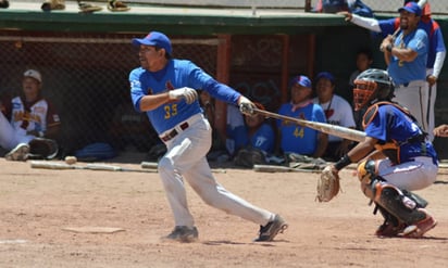 Los equipos luchan por mantenerse con vida y lograr avanzar hacia los juegos de campeonato de esta liga gomezpalatina. (Especial)