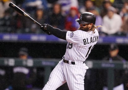 Charlie Blackmon bateó .331, pegó 37 jonrones y produjo 104 carreras la temporada pasada. (Archivo)