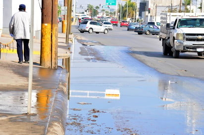 Simas no atiende fuga de agua