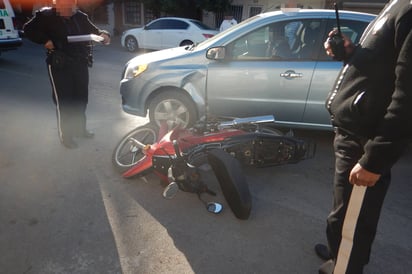 Accidente. El vehículo realizó un corte de circulación y  provocó el accidente. En el Centro. El cuerpo encontrado al interior de un vehículo Bora permanece como no identificado.