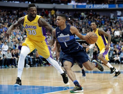 Julius Randle (i) anotó 23 puntos en el jugo. (AP)