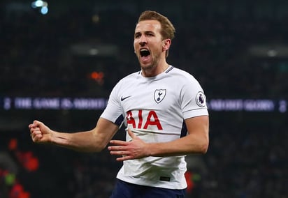 Kane consiguió su doblete al minuto 58, cuando contactó con la planta del pie un centro por banda derecha de Eric Dier. (EFE)