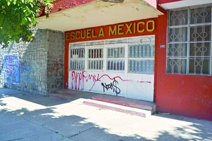 Fachada. Así luce el exterior de la escuela primaria México, enclavada sobre la calle Degollado No. 390 de la colonia Centro. (EL SIGLO DE TORREÓN)