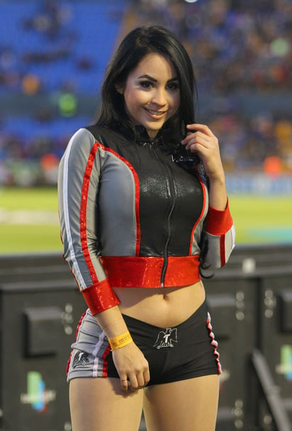 Belleza presente en el Estadio Universitario de Tigres. (JAM MEDIA)