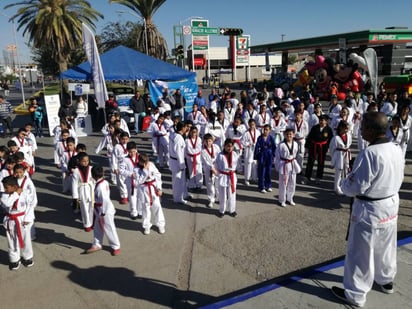 Una nutrida asistencia se tuvo en la clase de Tae Kwon Do. Regresan actividades deportivas al Paseo