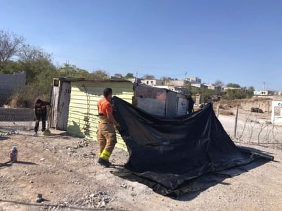 Por parte de Bomberos, se desplazaron a las colonias Lupita Murguía y Amalia Solórzano, para detectar familias que habitan en condiciones deplorables por no contar con una vivienda adecuada para protegerse de las inclemencias del tiempo.