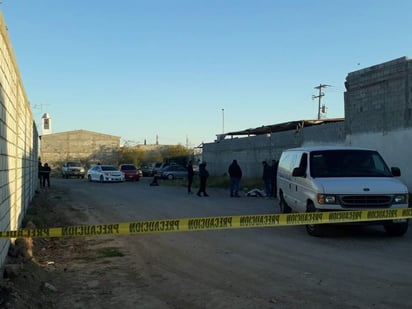 El cuerpo fue hallado en un lote baldío de la colonia Plan de San Luis. (EL SIGLO DE TORREÓN)