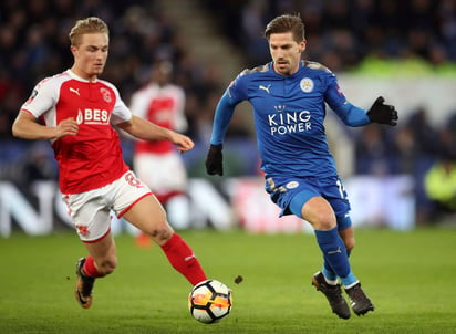 Leicester venció 2-0 al Fleetwood de la tercera división. (AP)