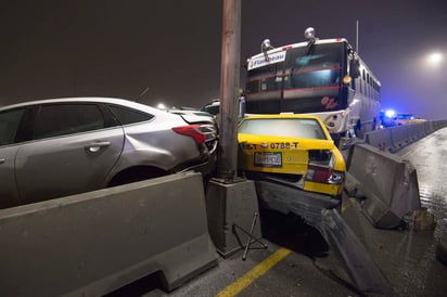 Durante la noche de ayer hubo 14 percances viales y 5 lesionados, de los cuales 2 aún se encuentran hospitalizados. (EFE) 