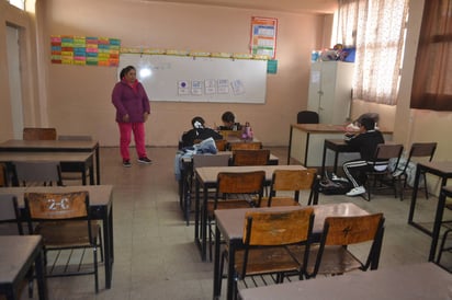 Ausencia. Por el descenso de la temperatura, algunos padres de familia decidieron no enviar a sus hijos a la escuela. Los niños y niñas que sí fueron a clases, permanecieron en los salones. (ANGÉLICA SANDOVAL)