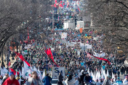 Apoyo. Miles de personas participaron en la Marcha por la Vida.