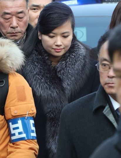 Detalles. Hyon Song-wol, líder de la banda Moranbong,  encabezó la delegación.