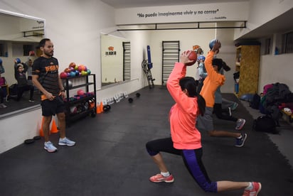 En el Club Bengalas, se preparan arduamente para correr el Medio Maratón de El Siglo de Torreón. (Jesús Galindo)