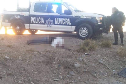 Hallazgo. El cadáver fue localizado minutos después de las 8 de la mañana, cerca de la carretera.