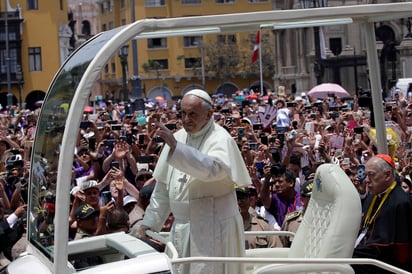 Regreso. El papa Francisco partió  de regreso a Roma después de su visita oficial a Chile y Perú. (AP)