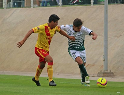 Los laguneros siempre buscaron el arco rival de los purépechas y sobre la recta final del encuentro, lograron el gol y los tres puntos. (Santos)