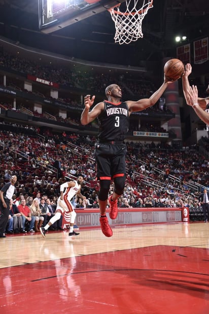 Houston alargó su racha a tres victorias seguidas y sigue en segundo lugar de la Conferencia Oeste con 33 ganados y 12 perdidos, mientras Miami es cuarto de la misma tabla con 27-20. (TWITTER)