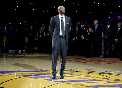 En esta foto del 18 de diciembre del 2017, el exescolta de los Lakers de Los Ángeles Kobe Bryant durante una ceremonia del equipo. Kobe Bryant podría ganar un Oscar