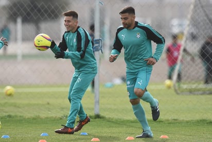 David Andrade destacó el ambiente que se vive en el campamento santista luego del triunfo obtenido el domingo. (Jesús Galindo)
