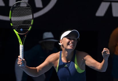 Caroline Wozniacki venció 6-3, 7-6 a Elise Mertens en la semifinal. (AP)